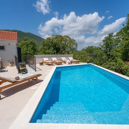 New! Amarosa - Heated Pool With Hydromassage Villa