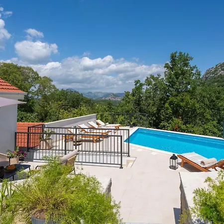 New! Amarosa - Heated Pool With Hydromassage Villa *